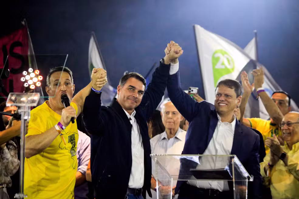 Quaest sinaliza recuperação de Flávio Bolsonaro e estabilidade em ganho político de Lula por medidas do governo, diz Felipe Nunes