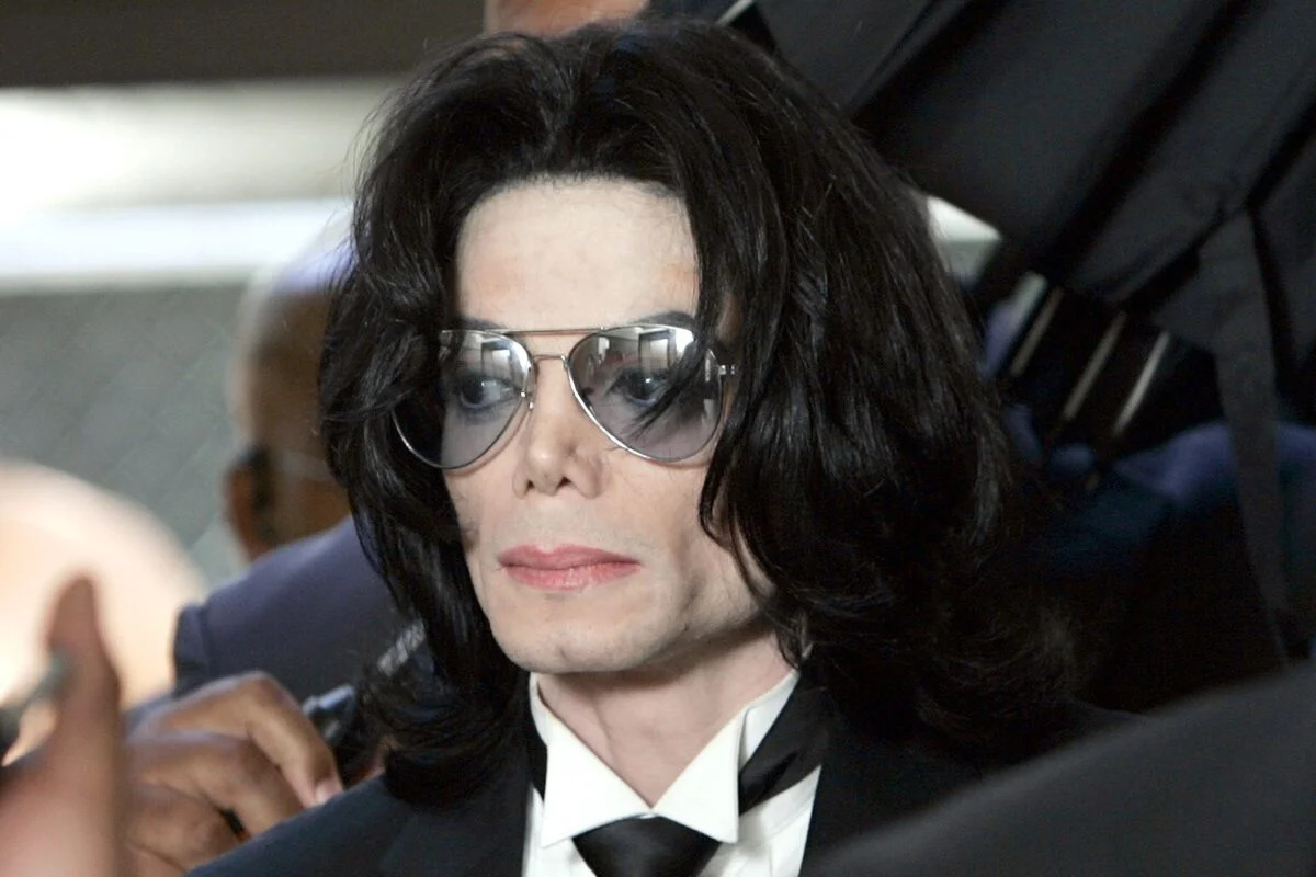 Herança de Michael Jackson: juiz barra ação de irmãos por abuso sexual
