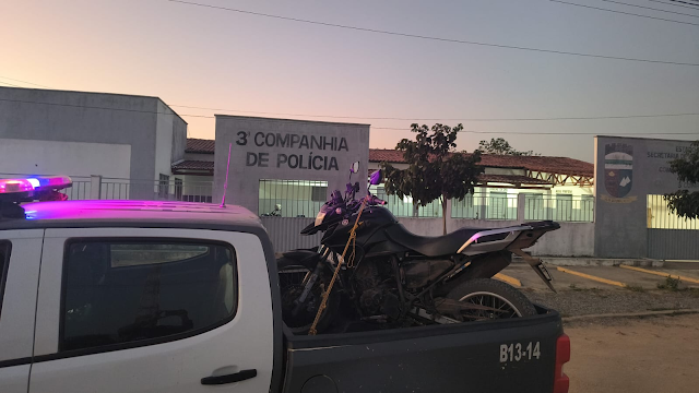 Motocicleta com placa adulterada é apreendida pela Polícia Militar em Lagoa Nova