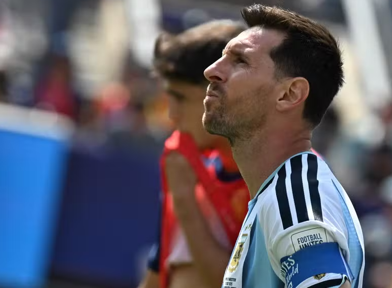 Relatório de grupo coordenado pelo FBI revela plano para tentar matar Messi durante Copa do Mundo, diz jornal