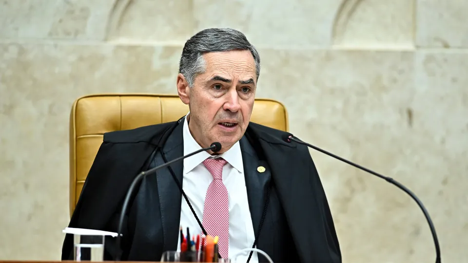 Ex-ministro do STF Luís Roberto Barroso é internado em São Paulo
