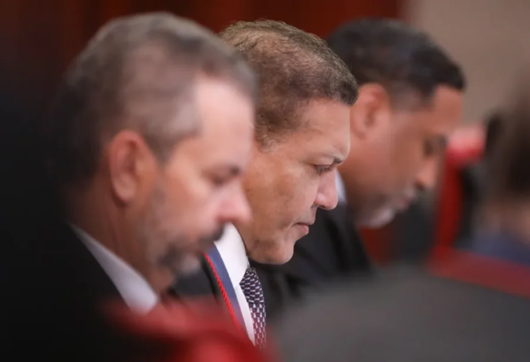 TSE discute regras para uso de IA e deepfakes nas eleições de 2026