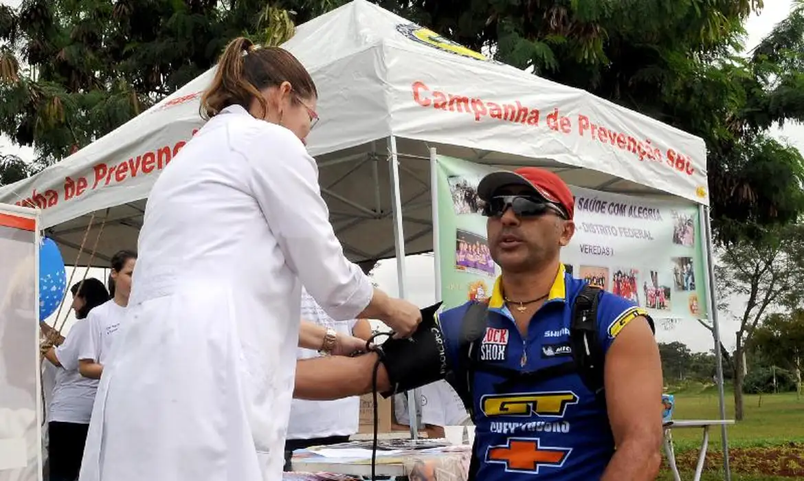 Pesquisa com comprimido único para prevenção do AVC busca 8,5 mil voluntários no Brasil