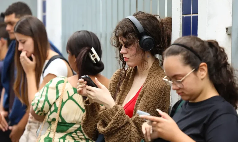 Desigualdades marcam formalização do trabalho entre jovens brasileiros, revela pesquisa