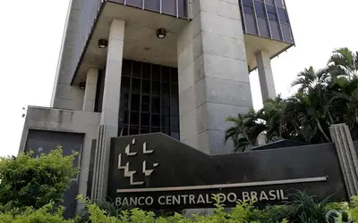 Brasileiros ainda têm mais de R$ 5,1 bilhões esquecidos em bancos