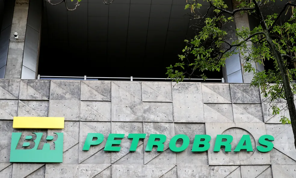 Petrobras aumenta diesel em R$ 1, mas reajuste será neutralizado por subsídio do governo