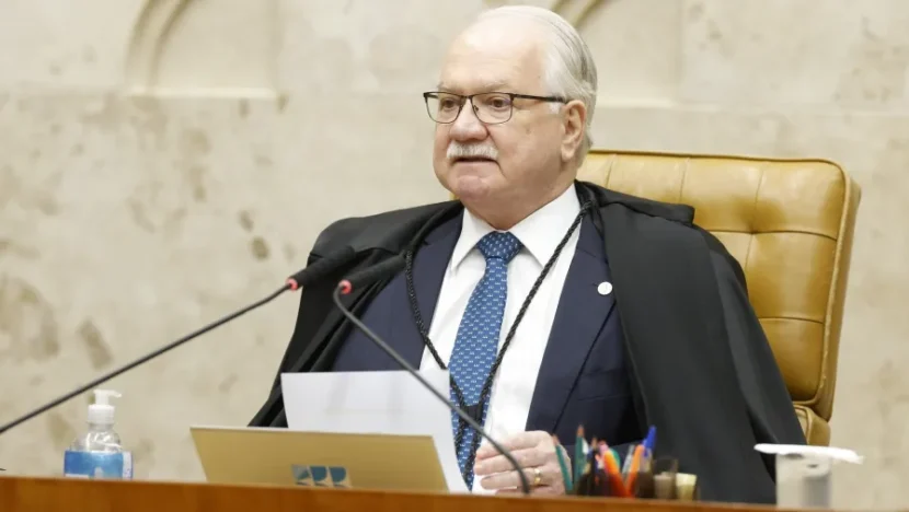 Fachin dá cinco dias para Moraes, Mendonça, Gonet e PF explicarem crise no STF