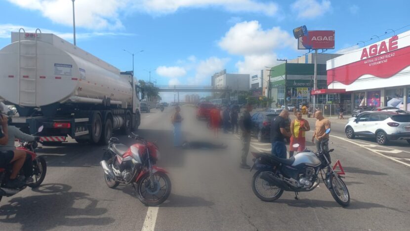 Acidente entre carro e moto deixa duas mulheres feridas na BR-101 em Natal