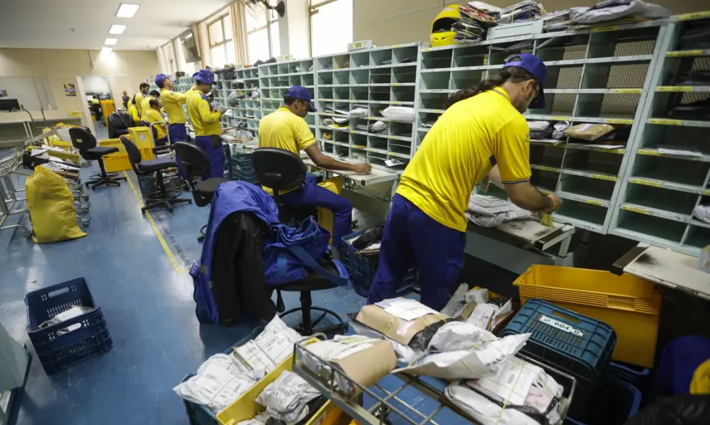 TST adia julgamento da greve dos Correios para quinta-feira (24)