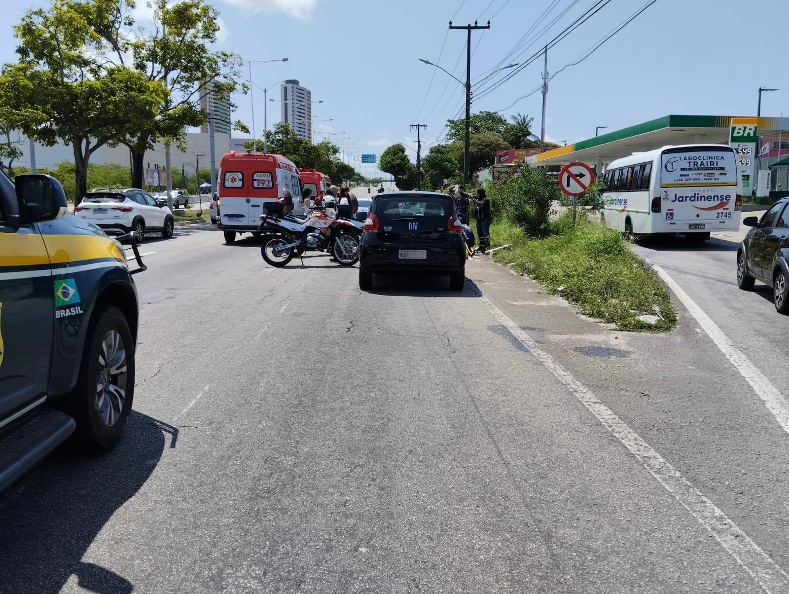 PRF registra sinistro grave envolvendo motocicleta e automóvel