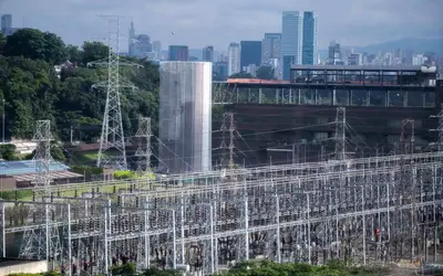 Brasil precisa mais que dobrar investimentos em infraestrutura, aponta CNI
