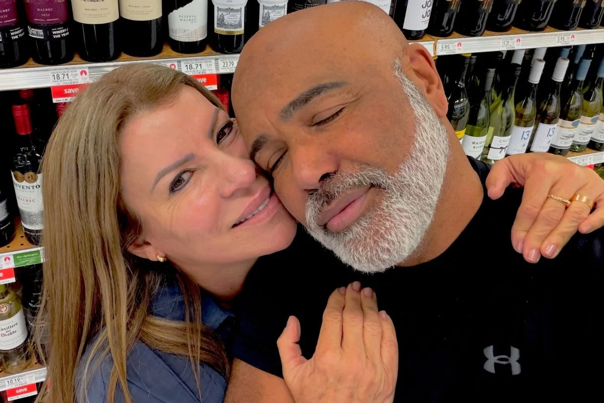 Esposa de Rick, da dupla com Renner, se manifesta após desaparecimento de helicóptero: ‘Testemunho’