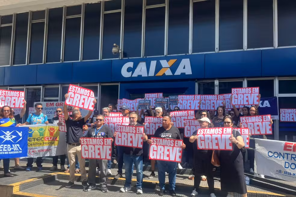 Empregados da Caixa decidem na segunda-feira sobre fim da greve