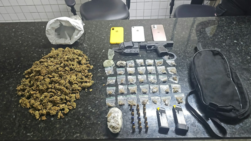 Suspeito de tráfico é preso após tentar fugir de policiais em condomínio de Natal