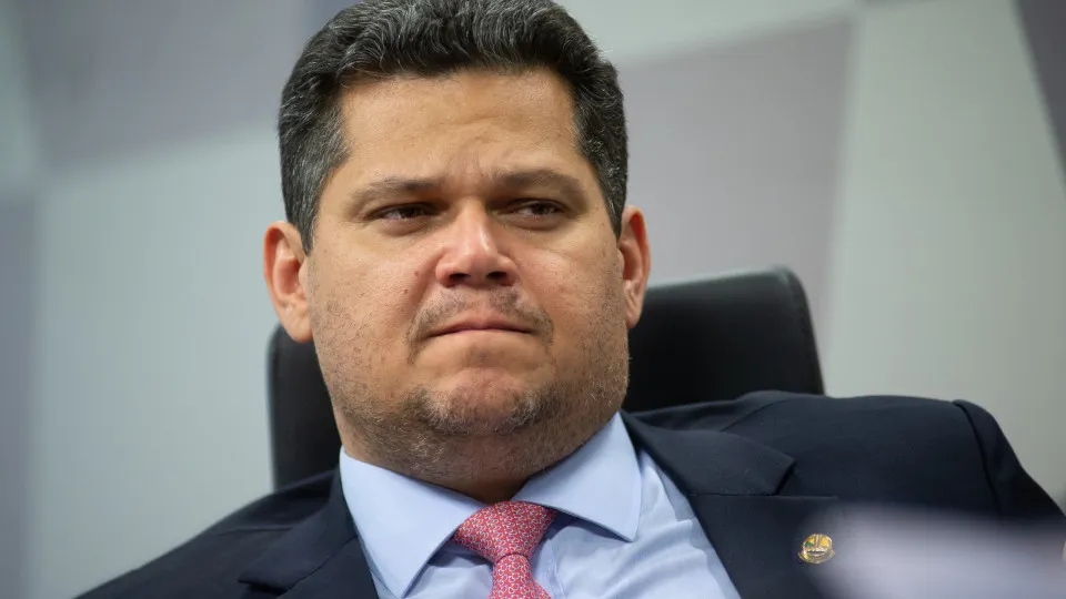 Alcolumbre diz que quantidade de pedidos de impeachment do STF não é normal