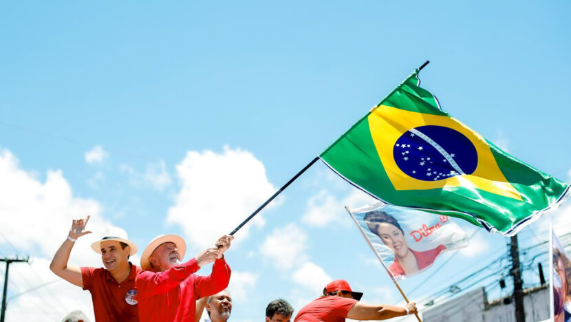 Em ato no Alecrim, Lula pede votos para Cadu e diz que vitória seria presente de aniversário