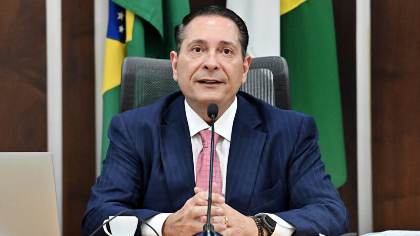 Ezequiel reunirá aliados antes de definir apoio no segundo turno no RN