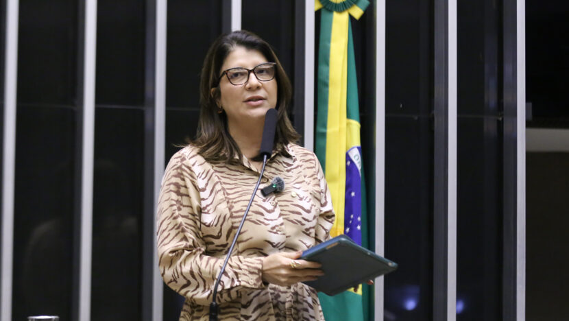Carla Dickson desafia Lula a caminhar sem segurança no Alecrim durante visita ao RN
