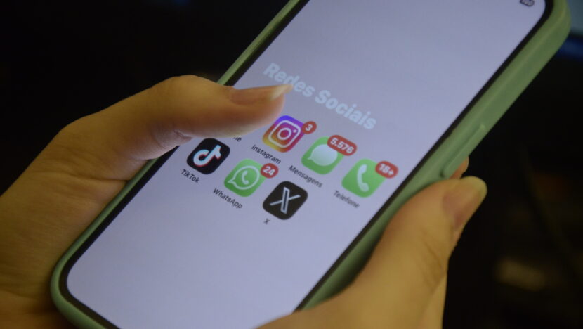 TSE dá 24h para Meta e X explicarem distribuição de material político 