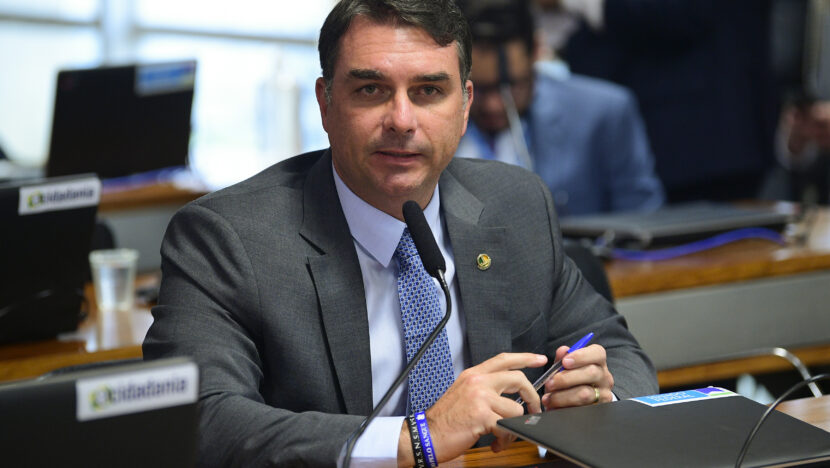 Flávio propõe pagamento da faculdade vinculado à renda; entenda o modelo