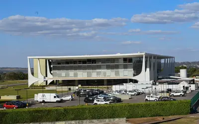 Campanhas de presidenciáveis se reúnem para traçar estratégia no 2º turno