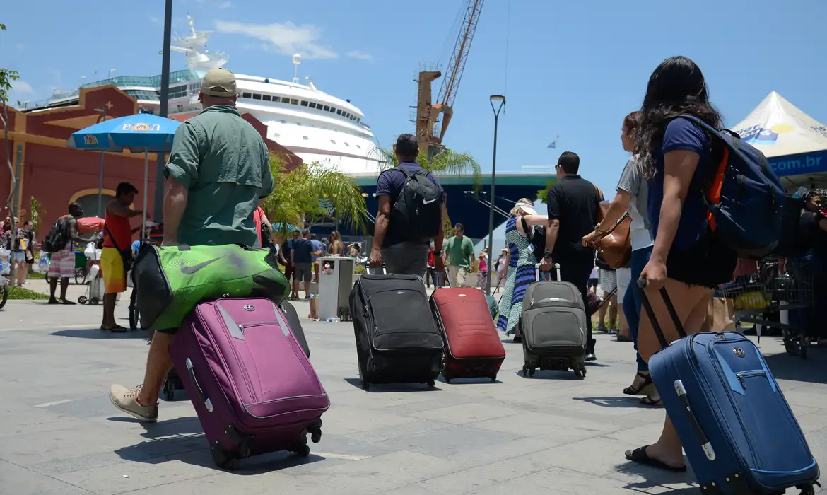 Brasil recebe mais de 7 milhões de turistas internacionais até setembro de 2026; ministro aponta impacto no emprego