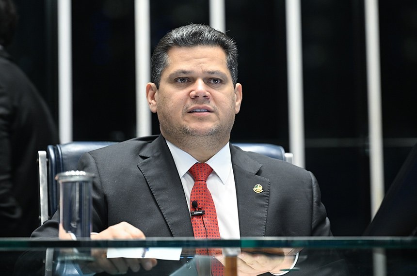 Alcolumbre anuncia sessões para discutir e votar fim da escala 6×1