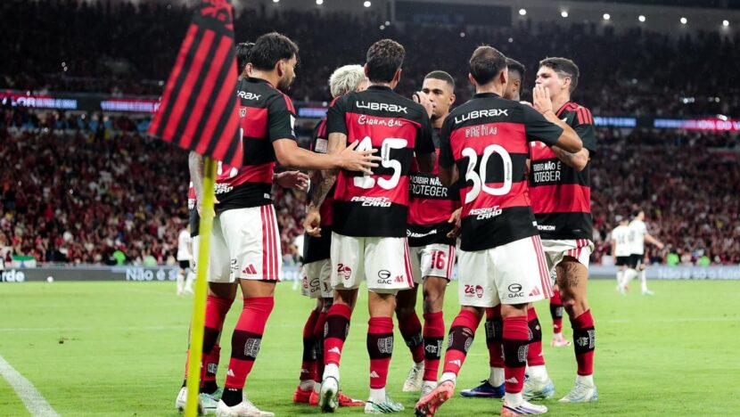 Flamengo vence Atlético-MG com gol no fim e retoma liderança do Brasileirão