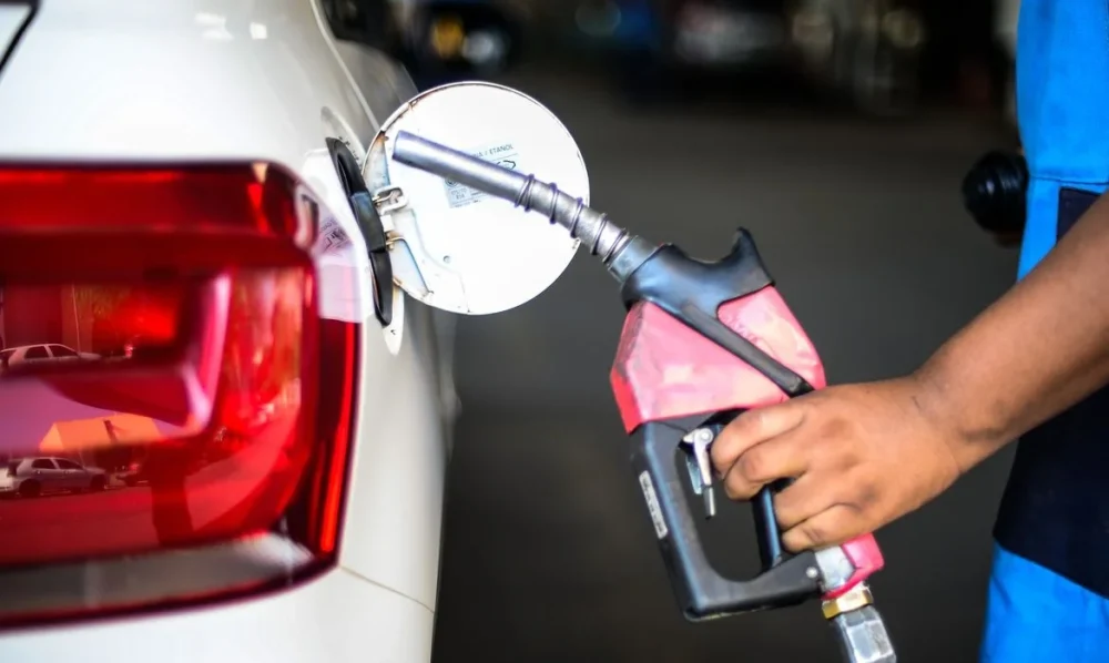 Preço da gasolina cai, mas diesel fica mais caro no RN