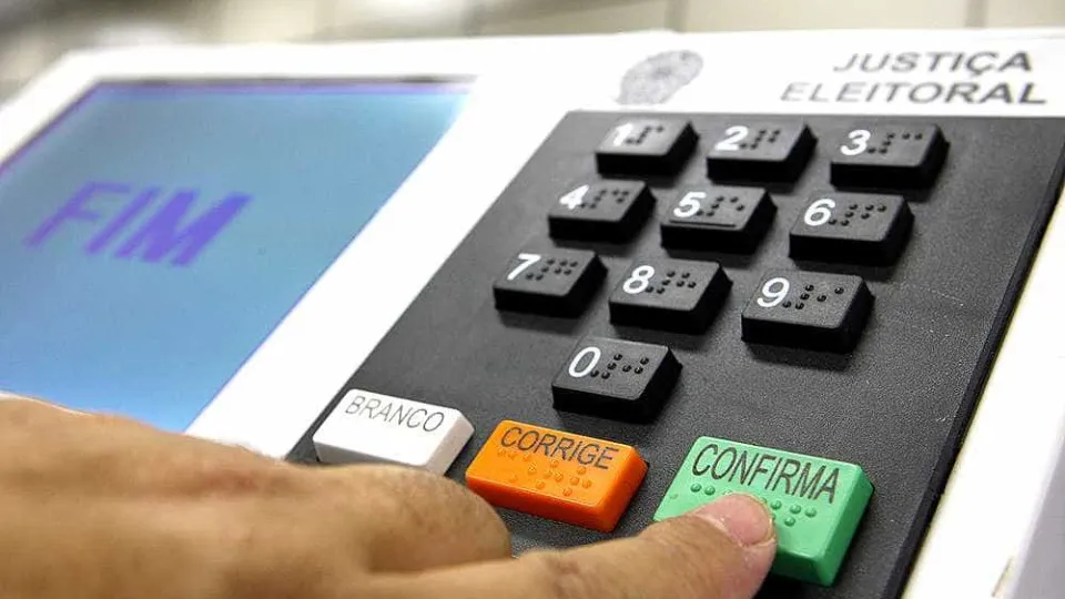 Mais de 2 milhões de eleitores justificam ausência no segundo turno até as 12h, diz TSE