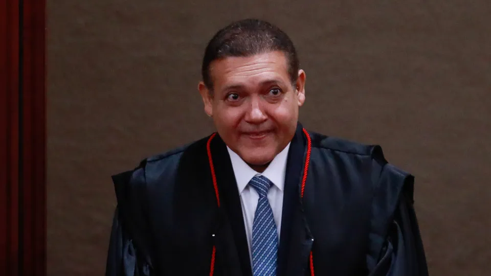 Kassio censurou canal de WhatsApp de Janones sem documentos que mostrassem fake news