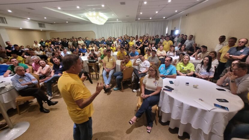 Rogério Marinho reúne mais de 100 prefeitos em Natal para reforçar campanha de Flávio Bolsonaro