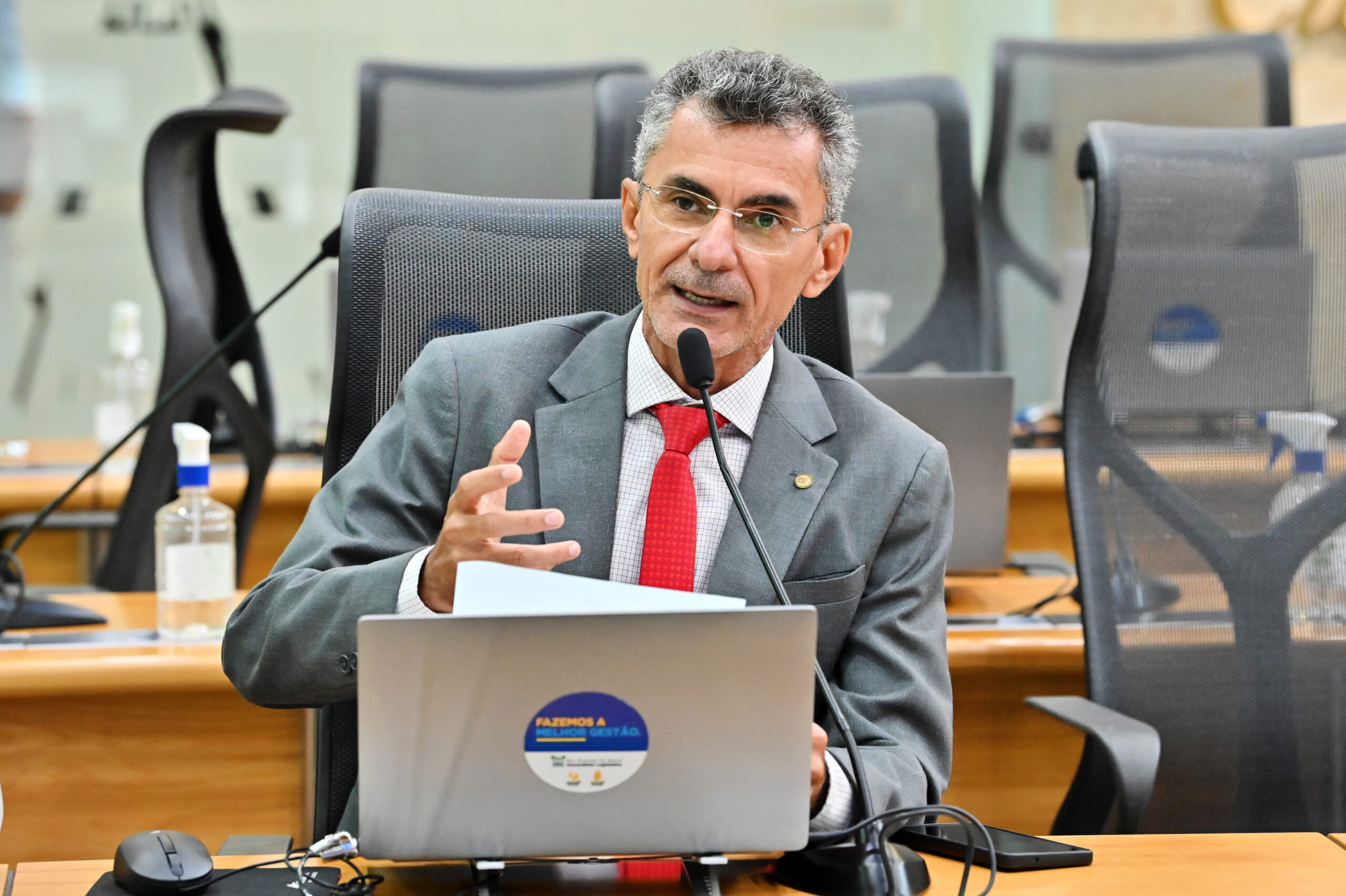 Francisco do PT homenageia professores e destaca papel transformador da educação